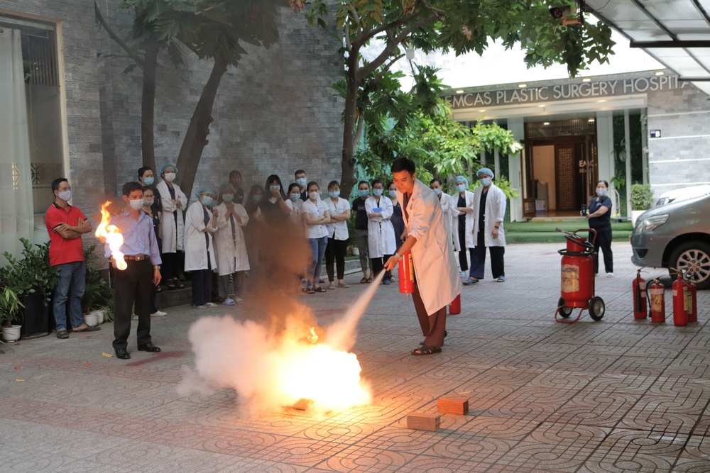 Bệnh Viện Thẩm mỹ EMCAS Tập Huấn Phòng Cháy Chữa Cháy