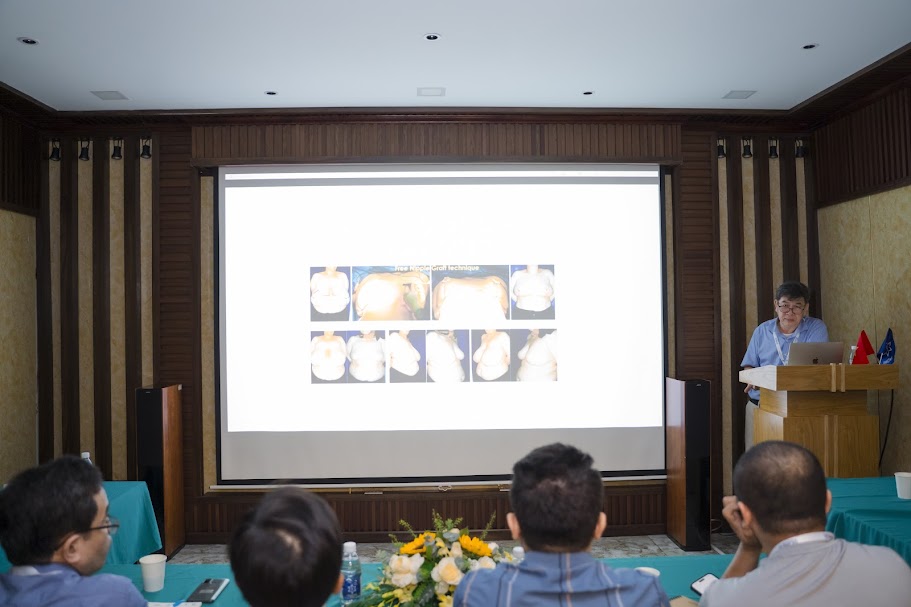 Lớp học “Phẫu thuật tạo hình nâng ngực”
